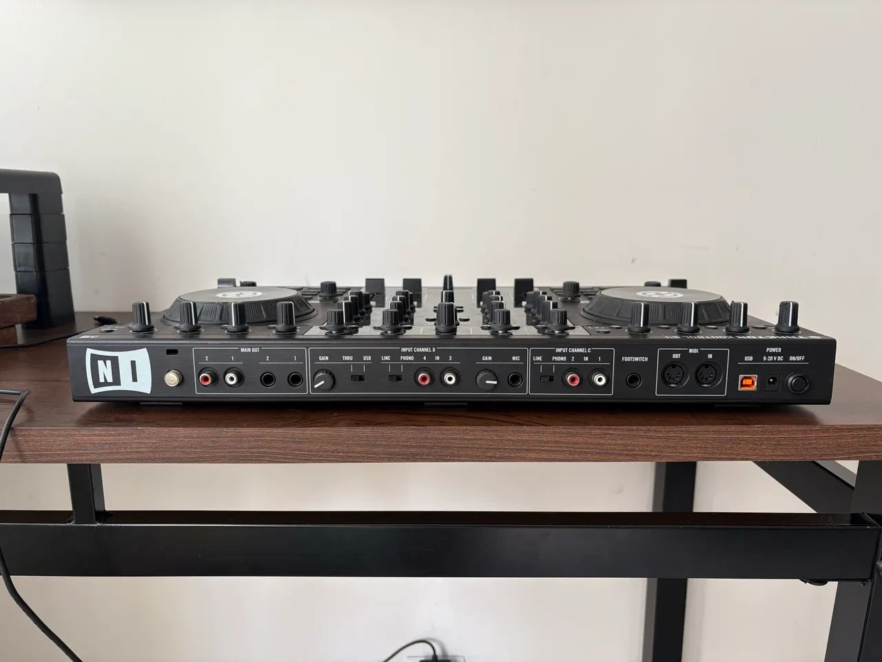 Traktor Kontrol S4 MK1 Native Instruments - Revisada + Acessórios - Foto 4