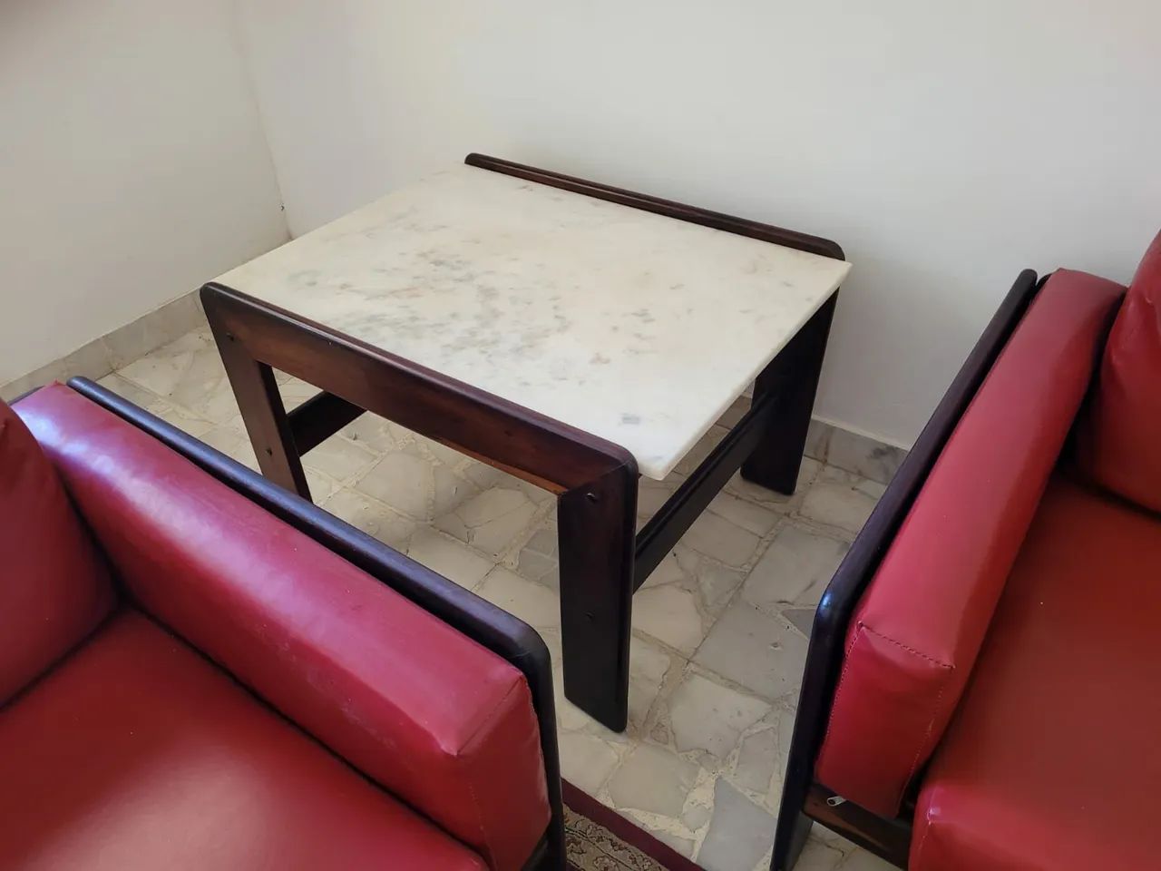 Conjunto de Sofá, Poltronas e Mesas em mármore - Foto 4