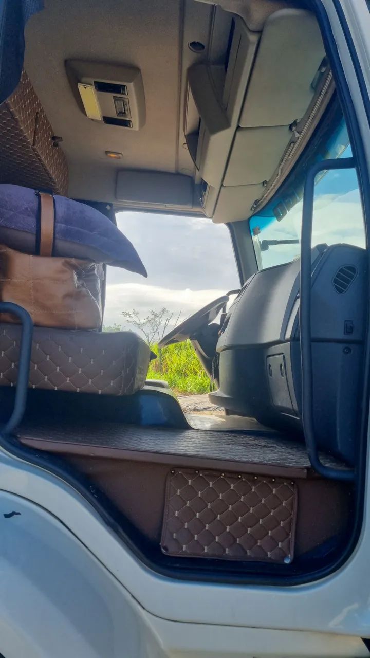 Volvo 330 8×2  - Foto 2