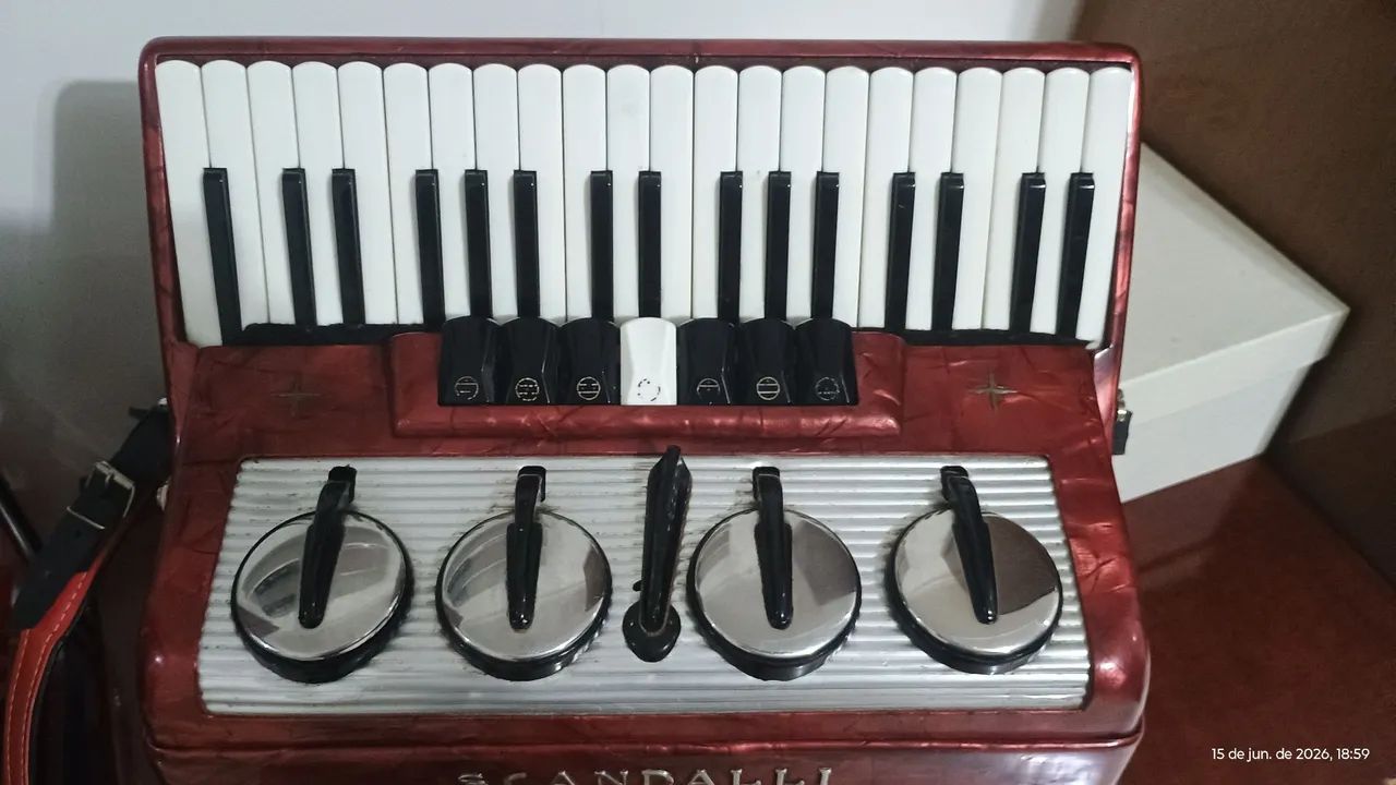 Acordeon Scandalli 80 baixos - Foto 2