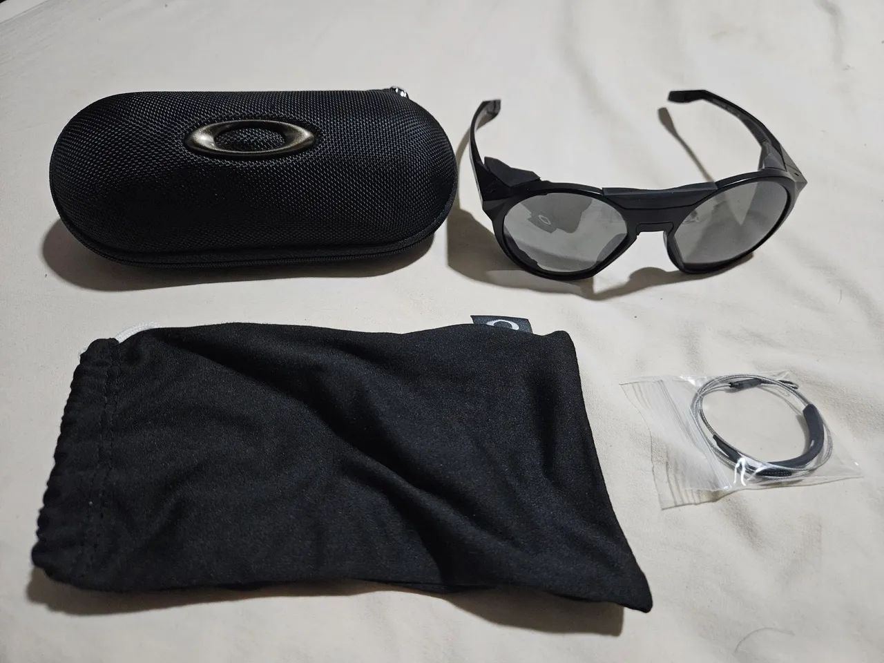 Óculos Oakley Clifden Matte Black Polarizado 