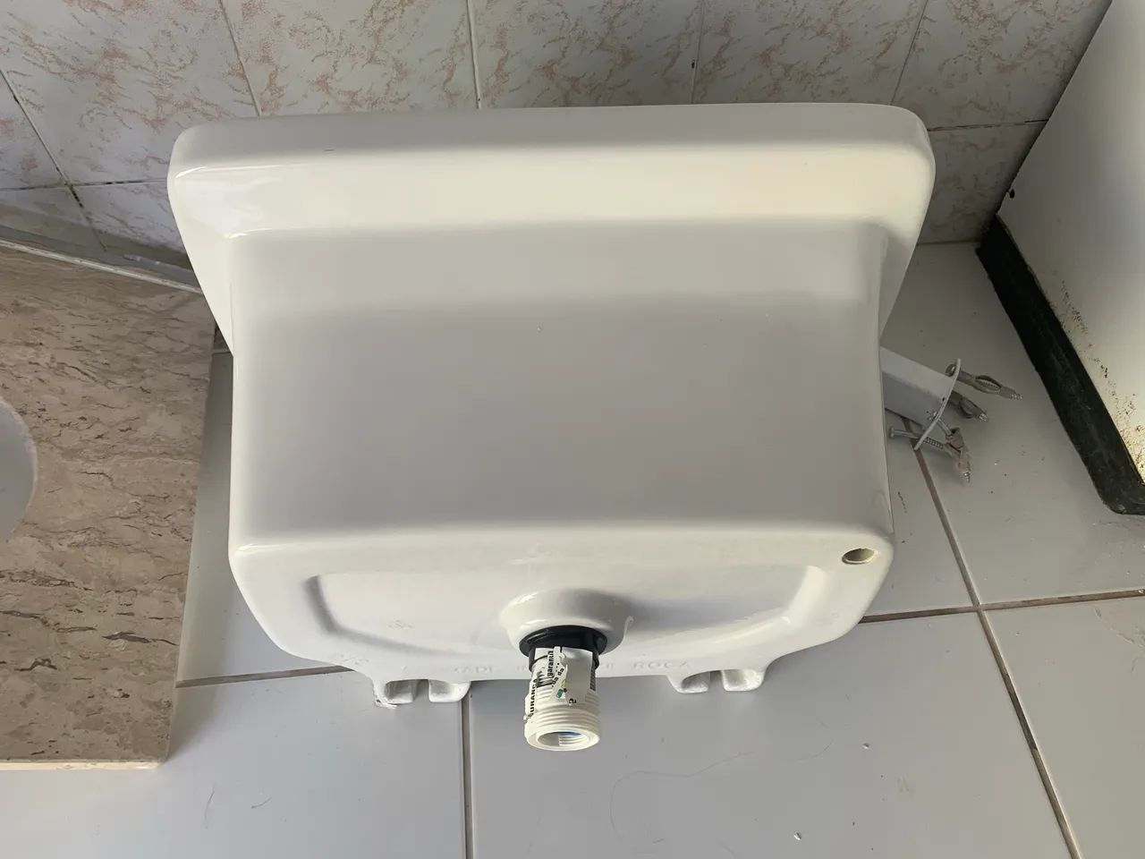 Tanque de louça Celite + torneira 