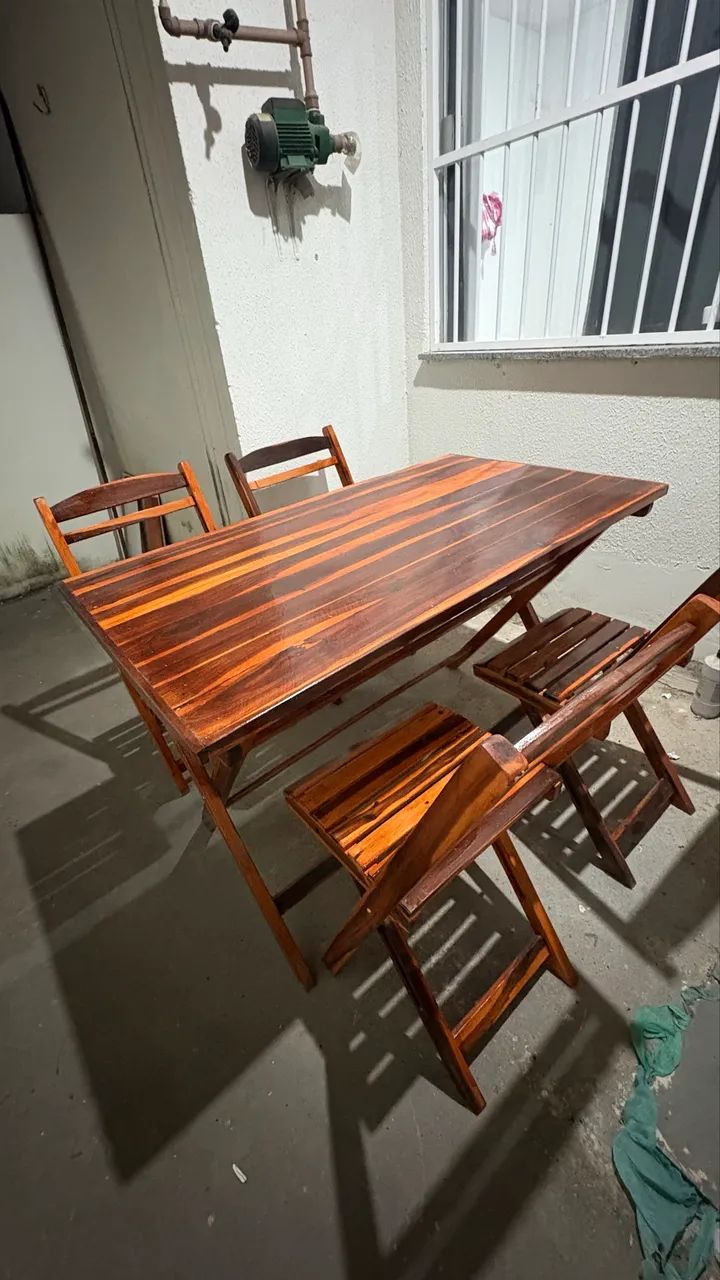 Conj. Mesa e cadeiras madeira - Foto 2