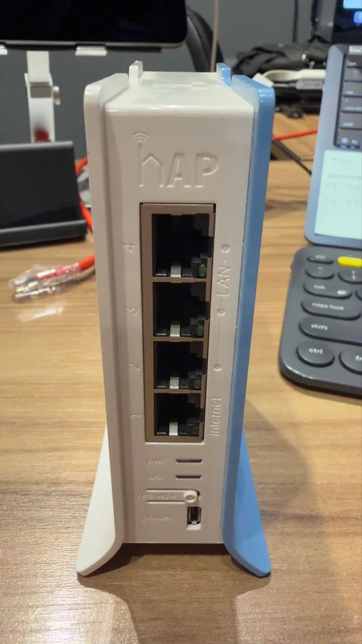 Roteador WiFi MikroTik hAP lite RB941-2nD-TC