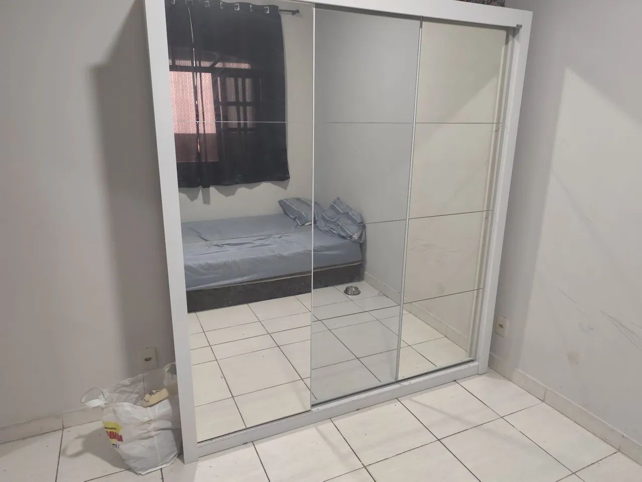 Guarda roupa porta de vidro  - Foto 2