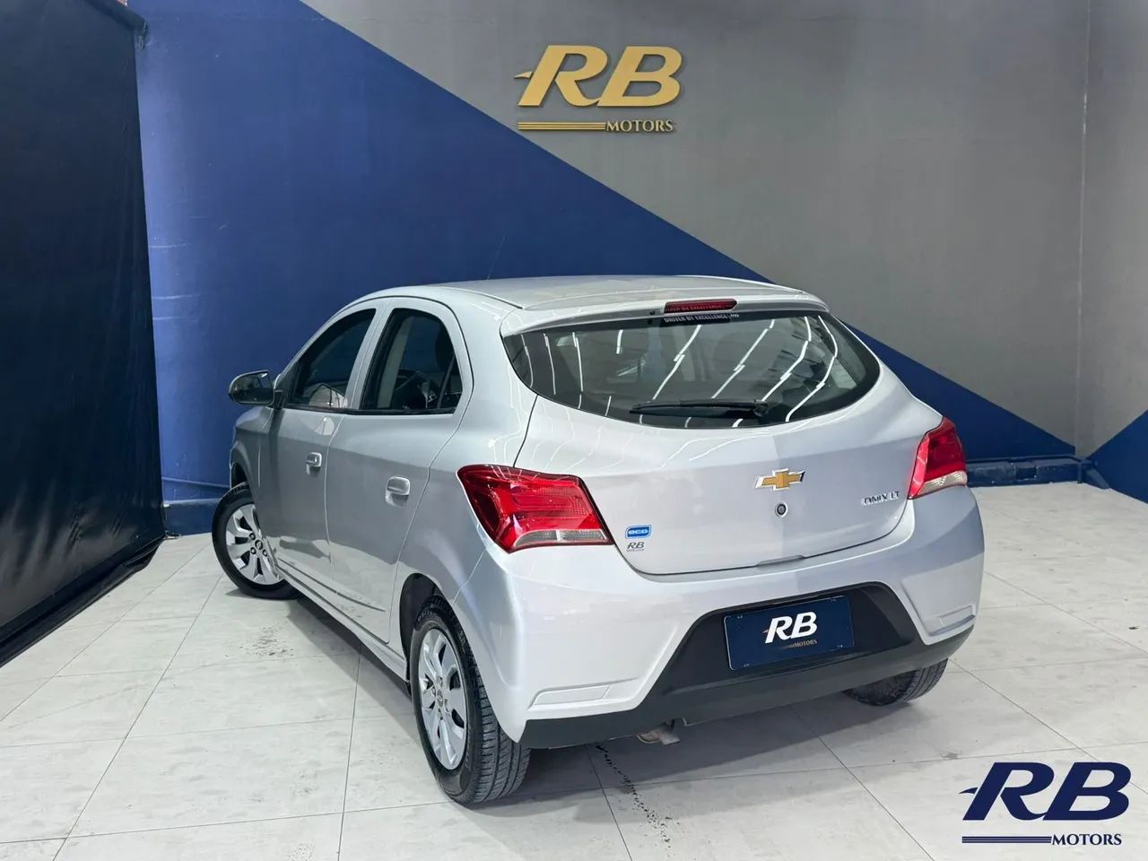 Chevrolet Onix Hatch LT 1.0 8V Flex Mec. 4P 2017 - Foto 2