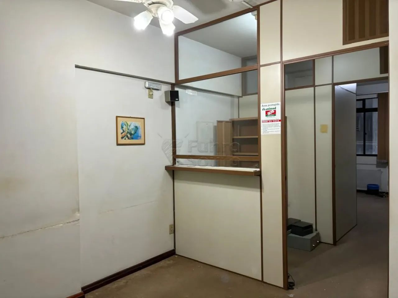 Se você está buscando uma sala comercial bem localizada e com um ótimo preço, esta pode se