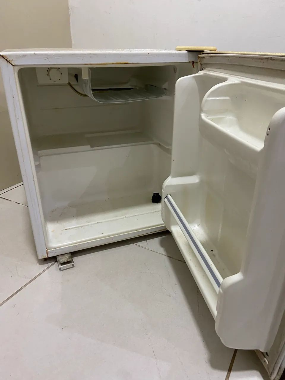 Vendo frigobar para concerto 200 reais  - Foto 4