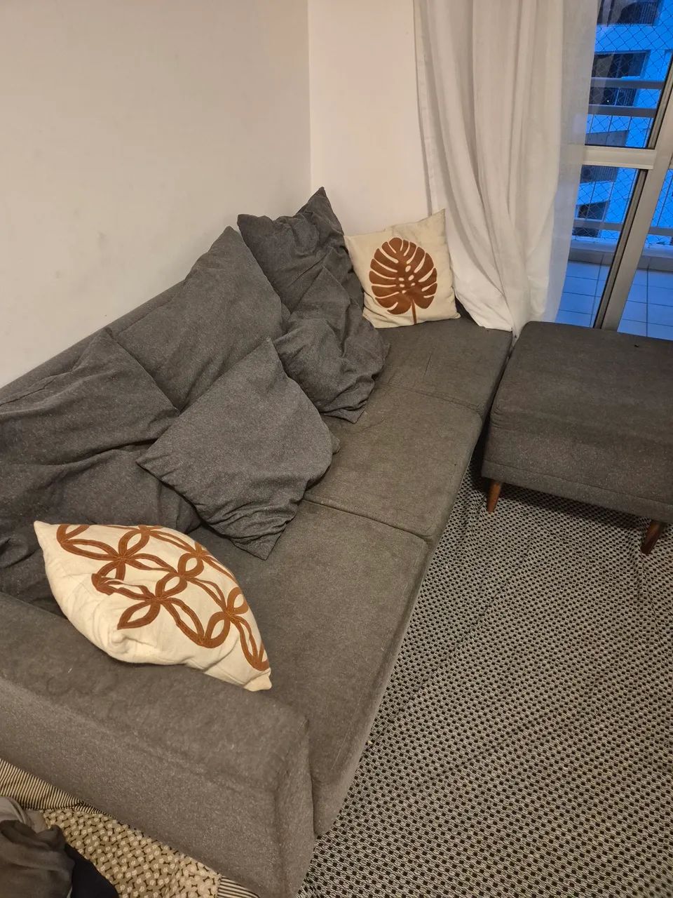 Sofá 3 lugares com apoio