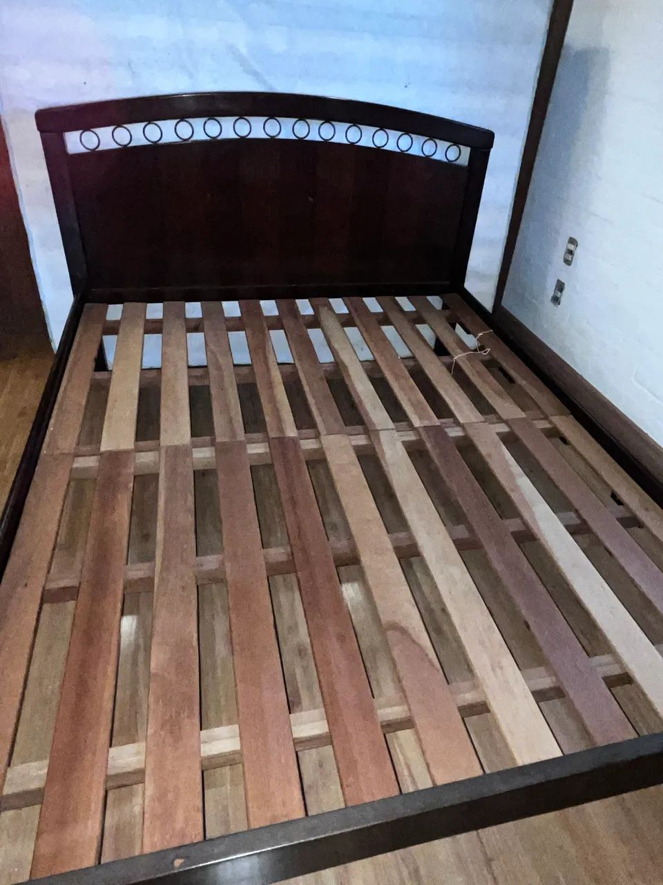 Cama de casal em madeira maciça - Foto 5
