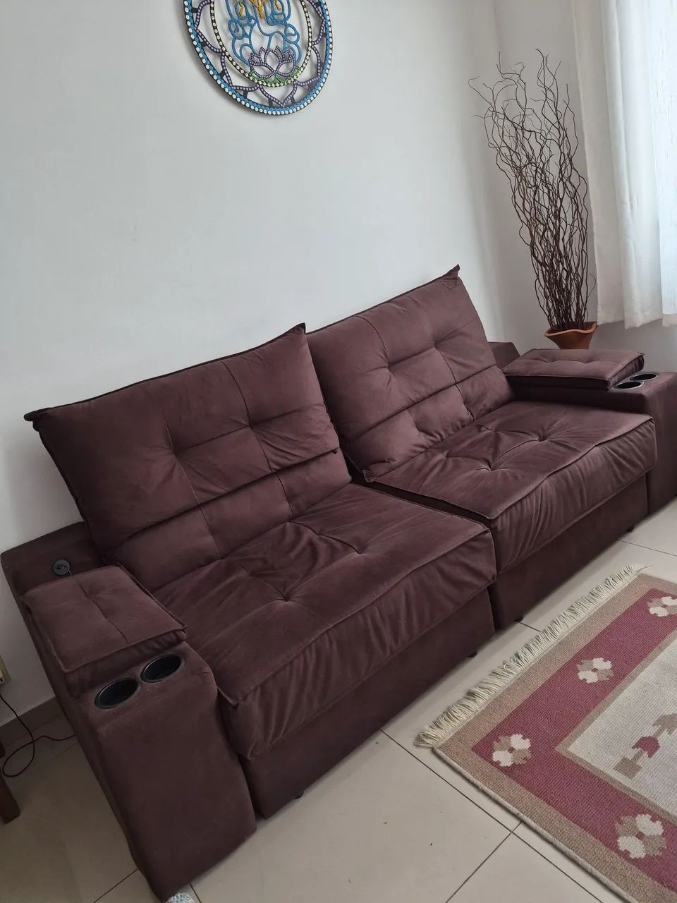 Sofa retratil 2,30x93cm muito confortável / 2 entradas pra carregar o celular e porta copo - Foto 3