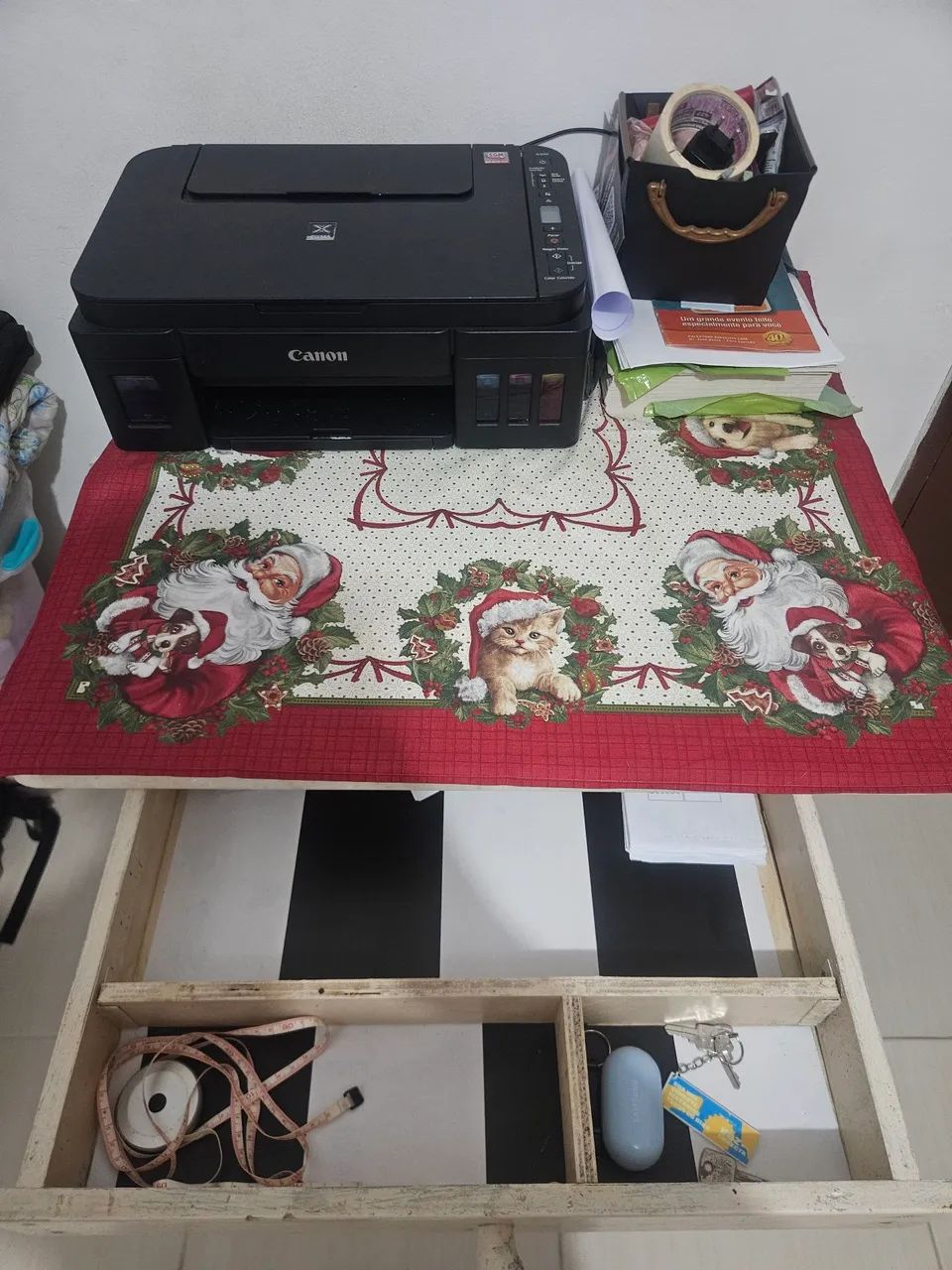 Vendo mesa de estudo base madeira com tampo de mármore  - Foto 5