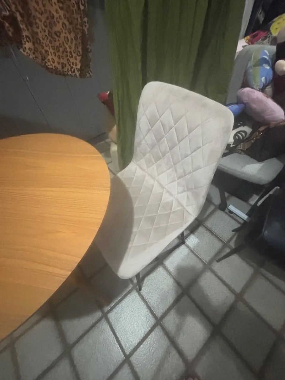 Mesa de jantar redonda com duas cadeiras  - Foto 2