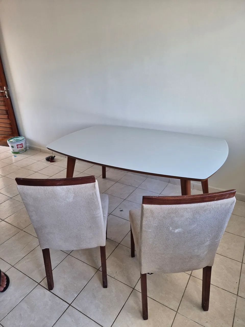 Vendo mesa de jantar em excelente estado 1,80 x 1,10 com 6 cadeiras - Foto 3