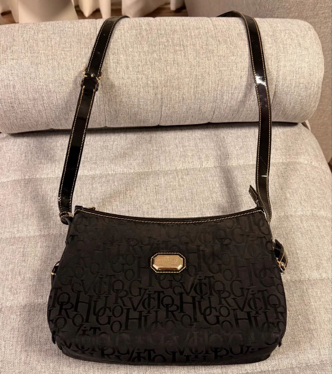 Bolsa transversal Victor Hugo seminova 
