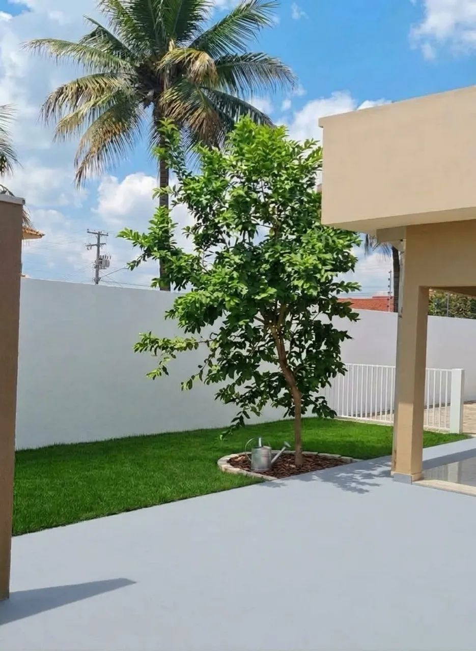 Vendo Casa ampla com 3 quartos sendo 2 suítes - Foto 2