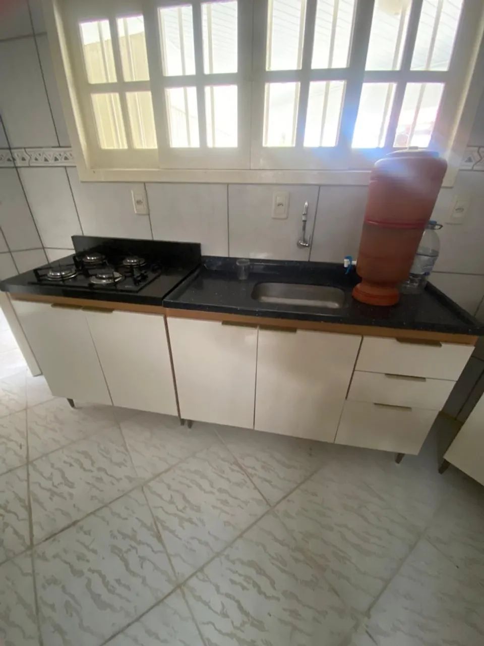 Mesa com a cozinha completa - Foto 2
