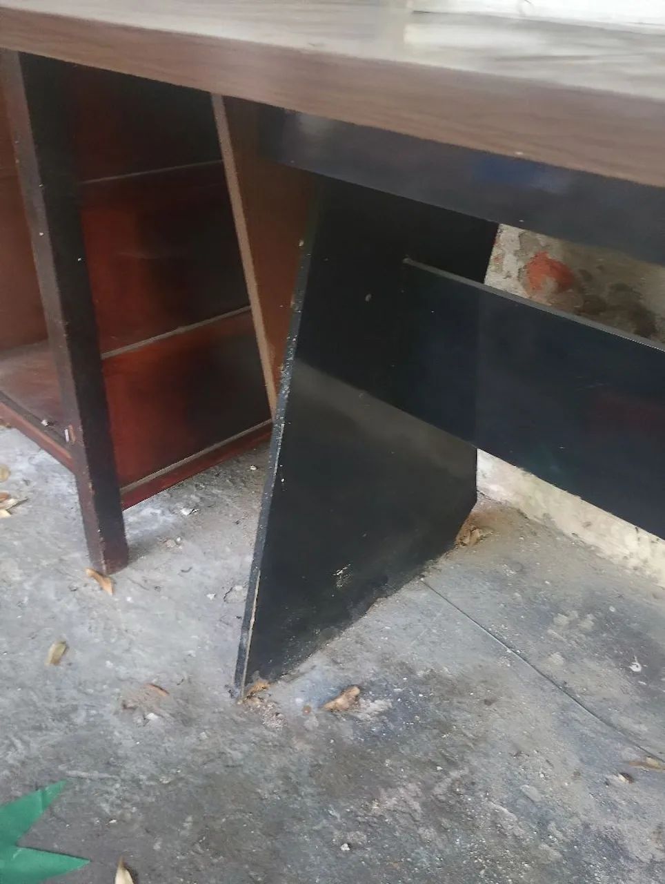 Mesa e cômoda de madeira - Foto 4