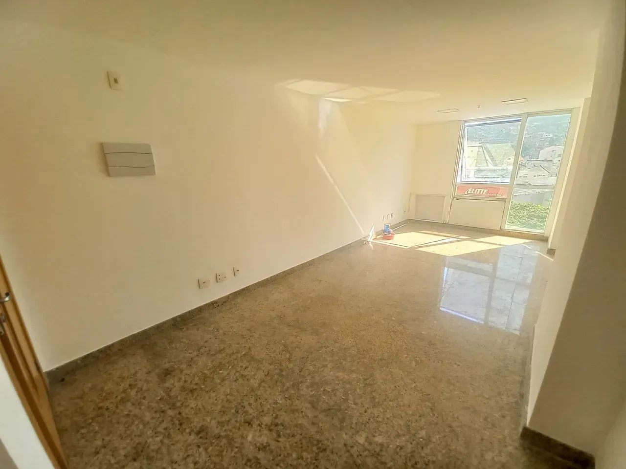 Ótima sala comercial de frente com 25 m² e banheiro privativo. - Foto 2