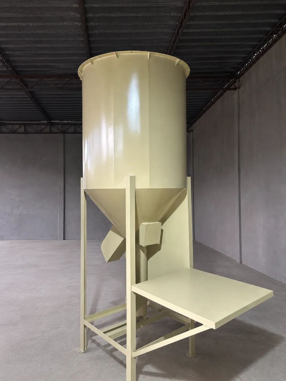 Misturador de Ração Vertical  1000kg DISCOMETAL  - Foto 4