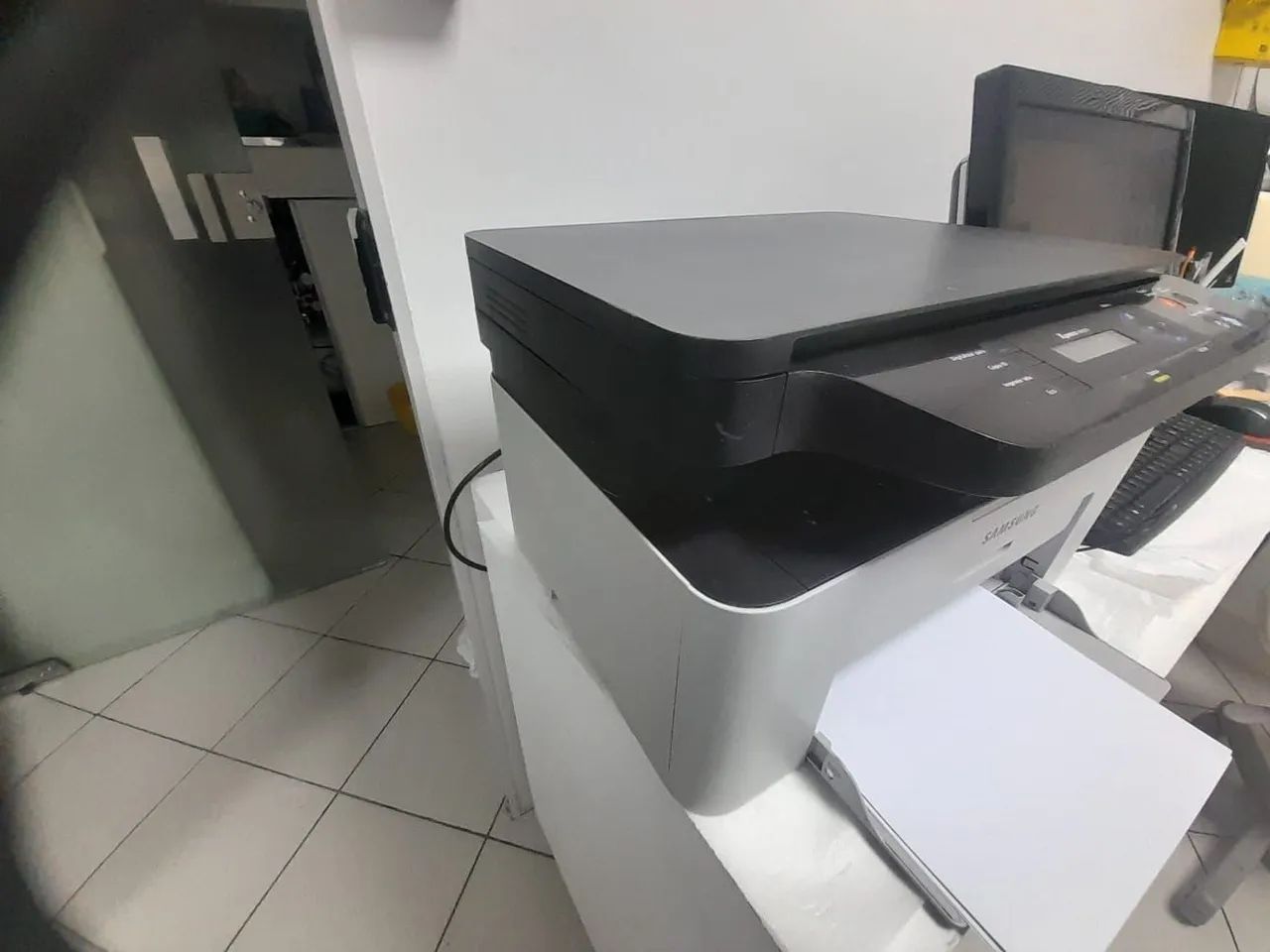 Impressora Multifuncional Samsung  X Press M 2070 monocromática  - Foto 3