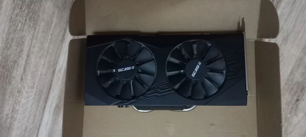 Placa de vídeo Rx 580 com defeito.