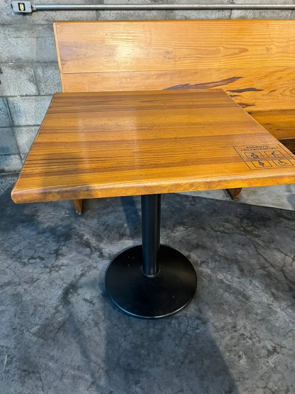 Mesa de madeira para salão 9 un. disponíveis