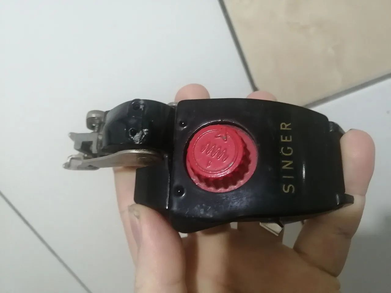 Item antigo de máquina de costura - Foto 4