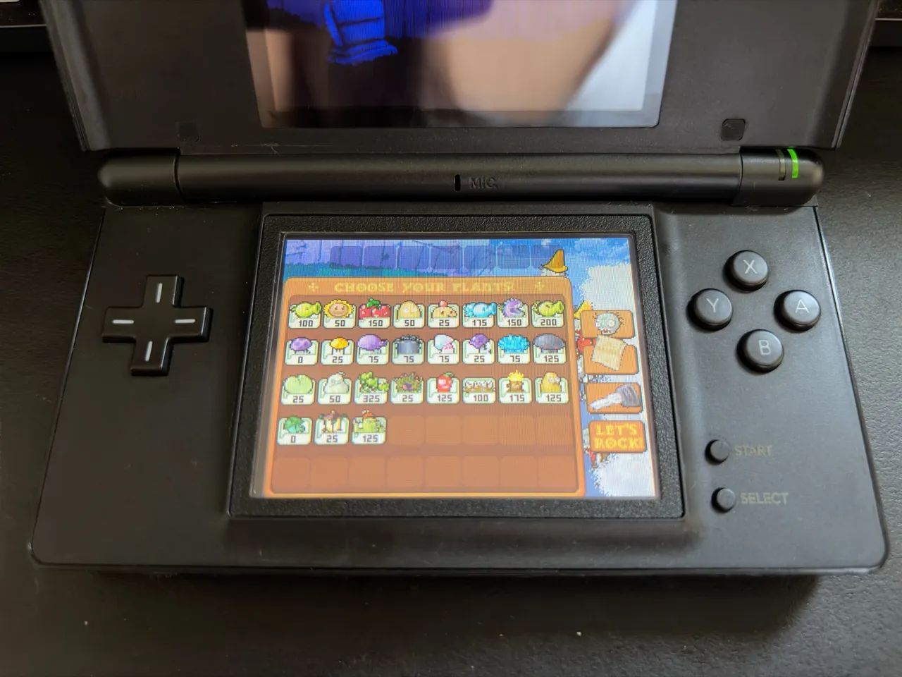 nintendo ds lite preto 100% + jogo original Planta vs Zombie
