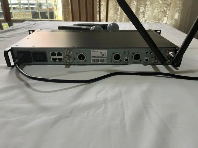 2 Microfones Sem Fio Shure Beta 58 Receptor AD4D Axient - Foto 3