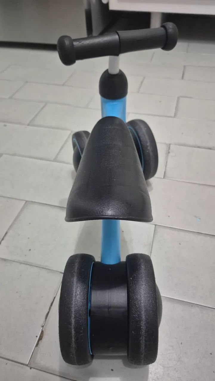 Bicicleta de equilíbrio Buba azul - Foto 2