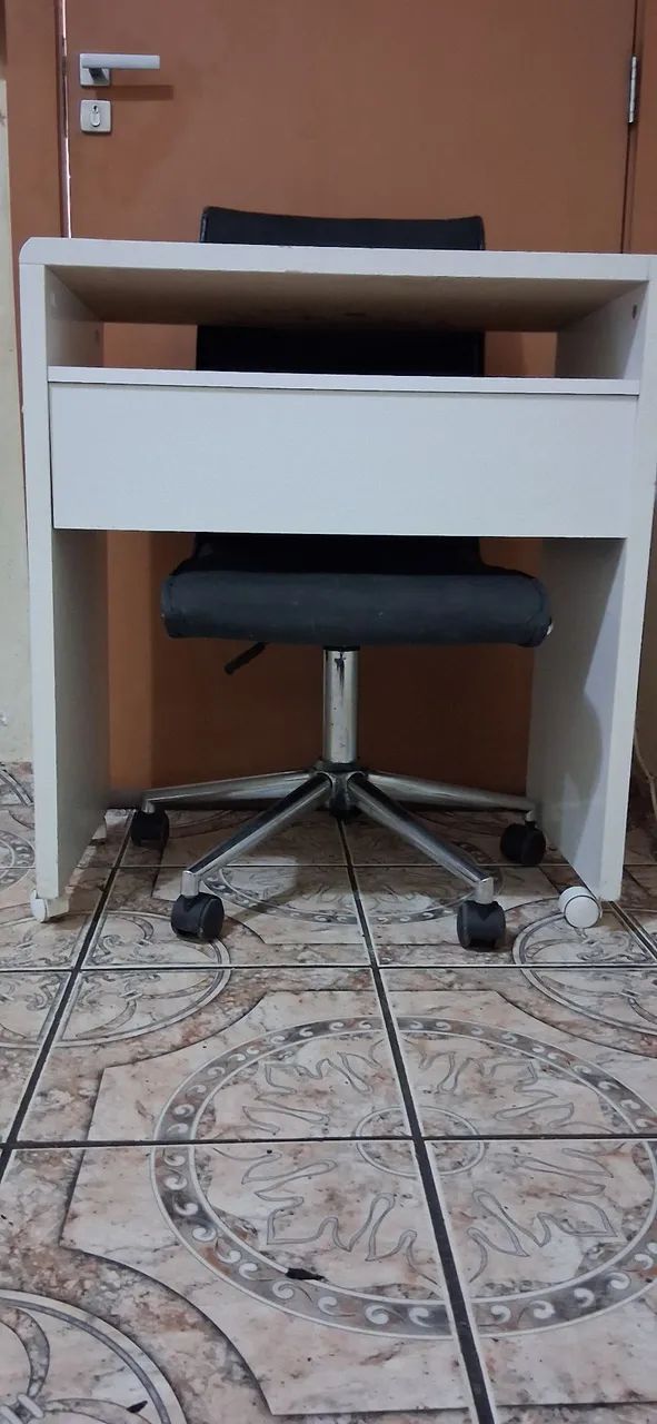 Escrivaninha e cadeira de escritório - Foto 2