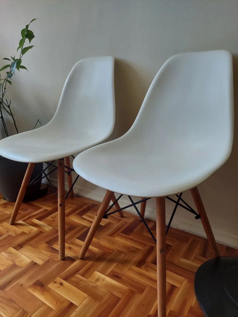 Cadeiras Eames - 2 unidades - Foto 2