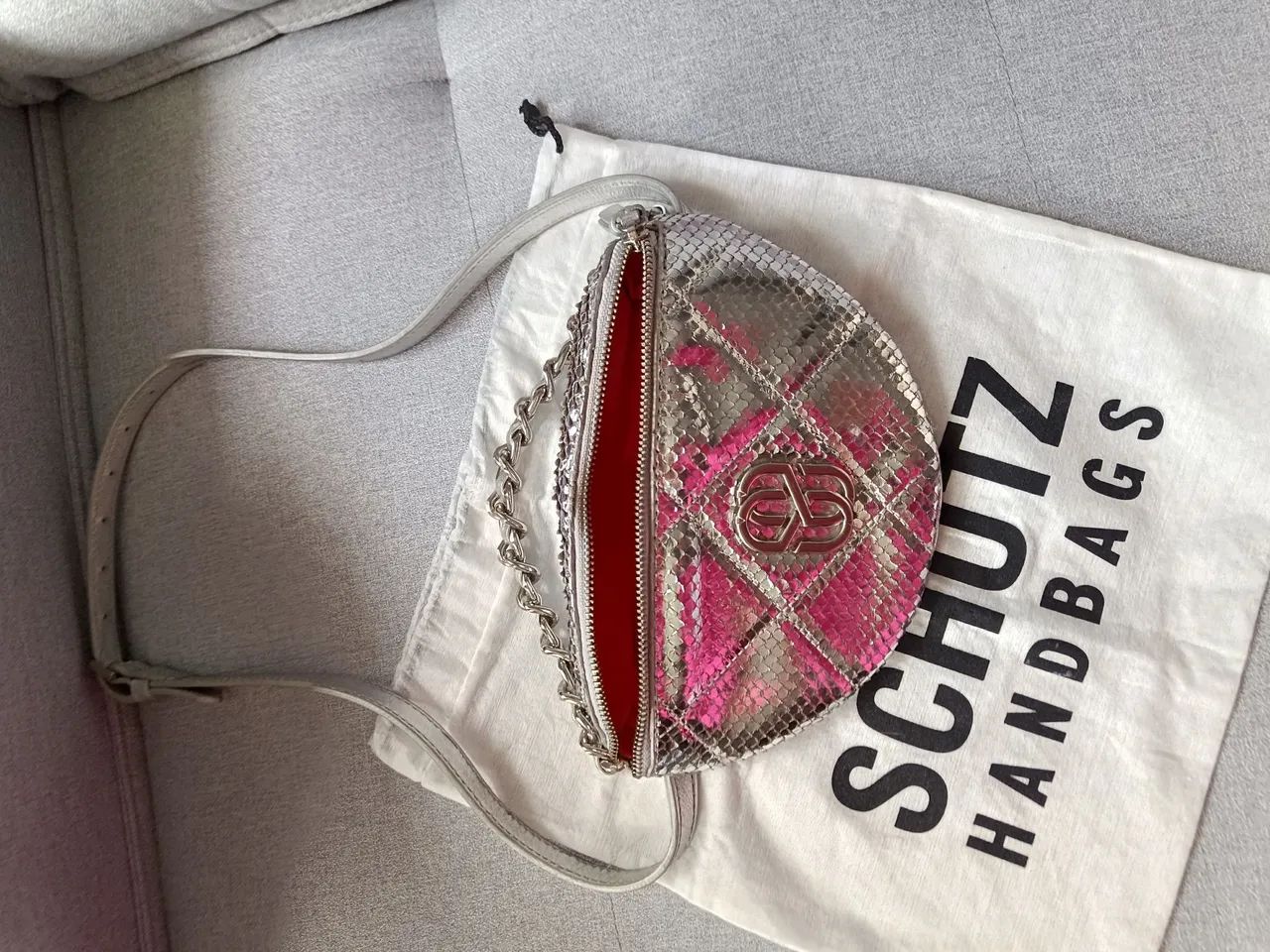 Bolsa pochete Schutz cor prata original couro legítimo  - Foto 3