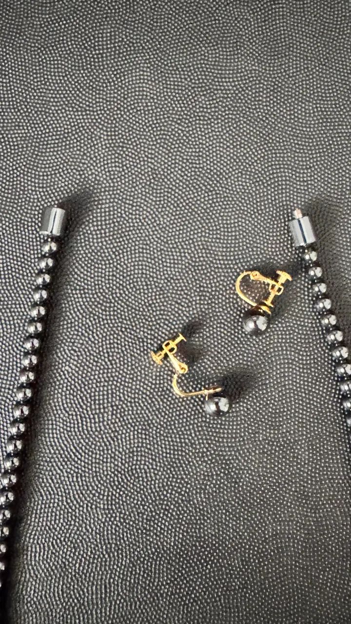 Conjunto de brincos e colar em hematita.  Brincos de pressão.  - Foto 4