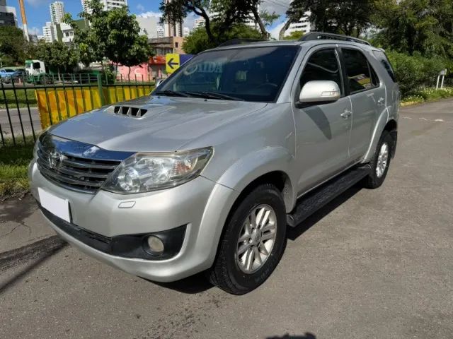 Toyota Hilux CD SRV D4-D 4X4 3.0 TDI DIES 2015