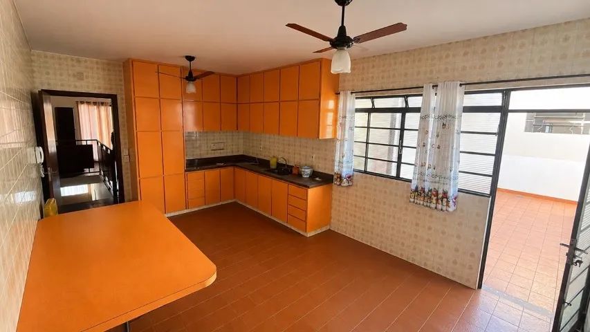 Casa no Centro de Botucatu/SP - 3 quartos, 2 banheiros - Foto 2