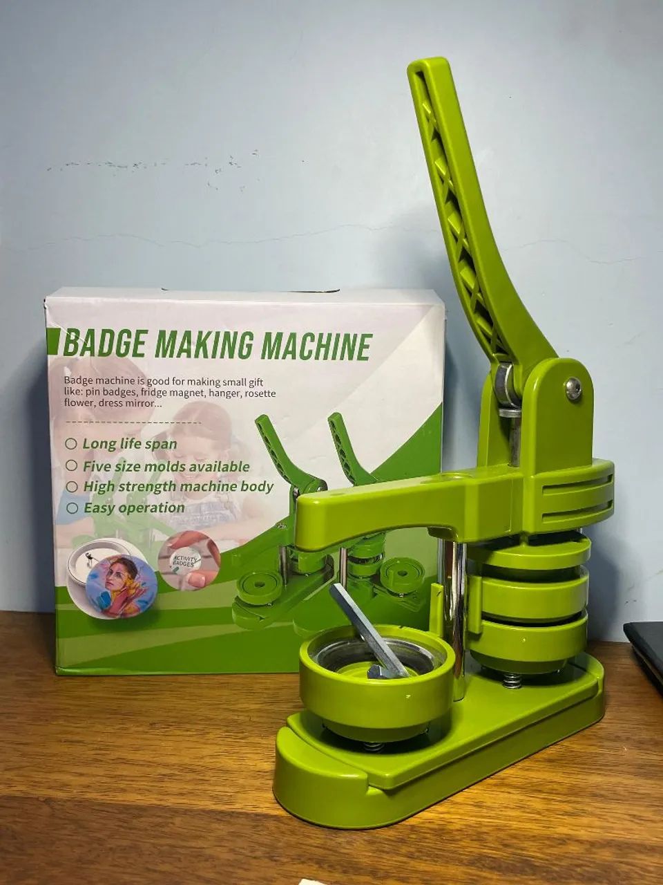 Máquina de Fazer Bottons e Badges Manual Profissional 