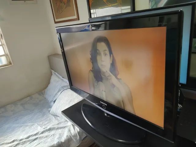 TV Samsung 40 polegadas antiga com mancha na tela. - Foto 4