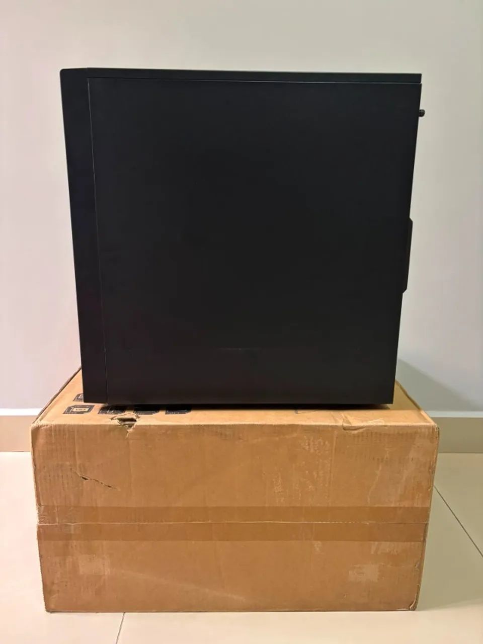 Gabinete Cooler Master MasterBox NR600 TG - Excelente Estado