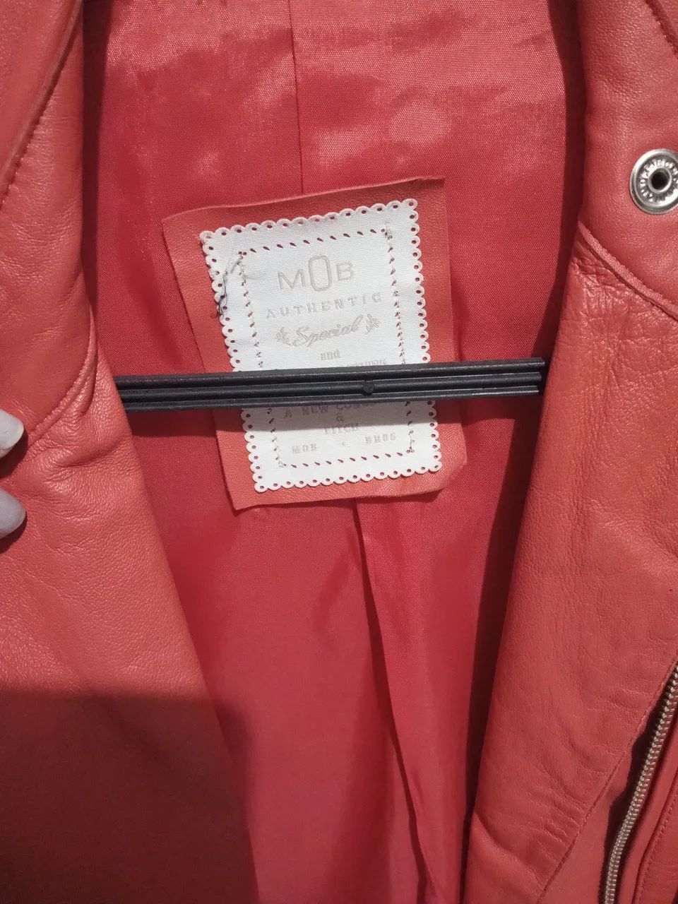 ? JAQUETA DE COURO LEGÍTIMO ? MARCA MOB ?<br> <br>Modelo biker cor lar - Foto 4