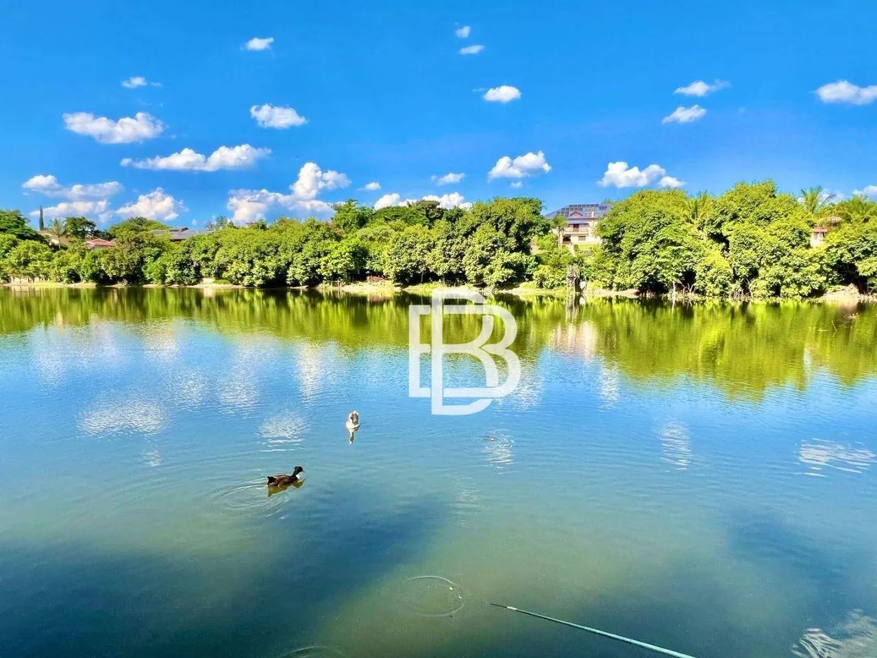 Linda chácara com fundo para o lago! - Foto 3