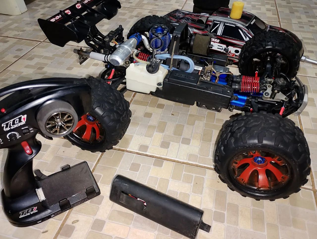 Traxxas Revo 3.3 - Foto 4