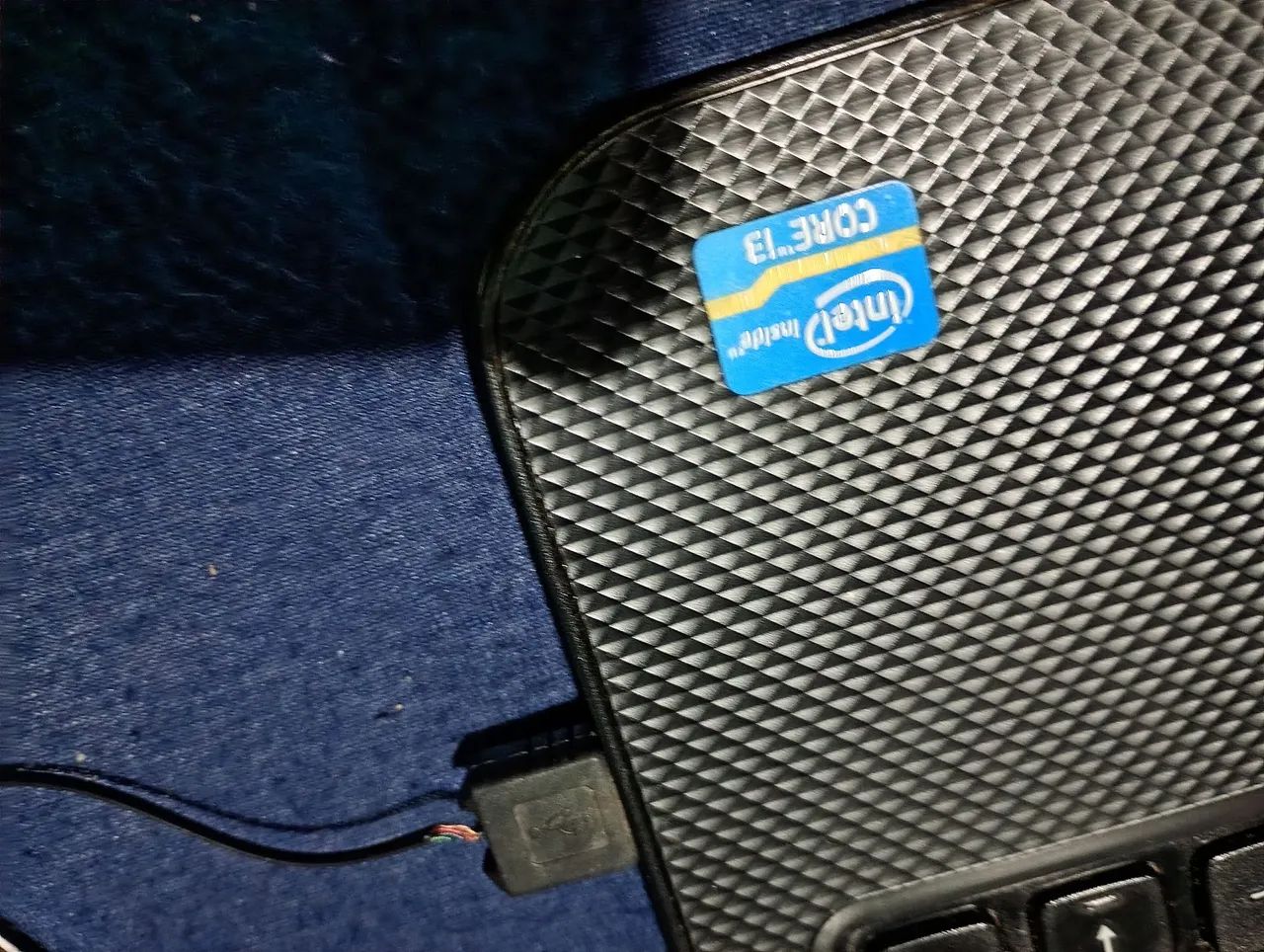 Vende se notebook a bateria está viciada mas funciona perfeito na tomada - Foto 3
