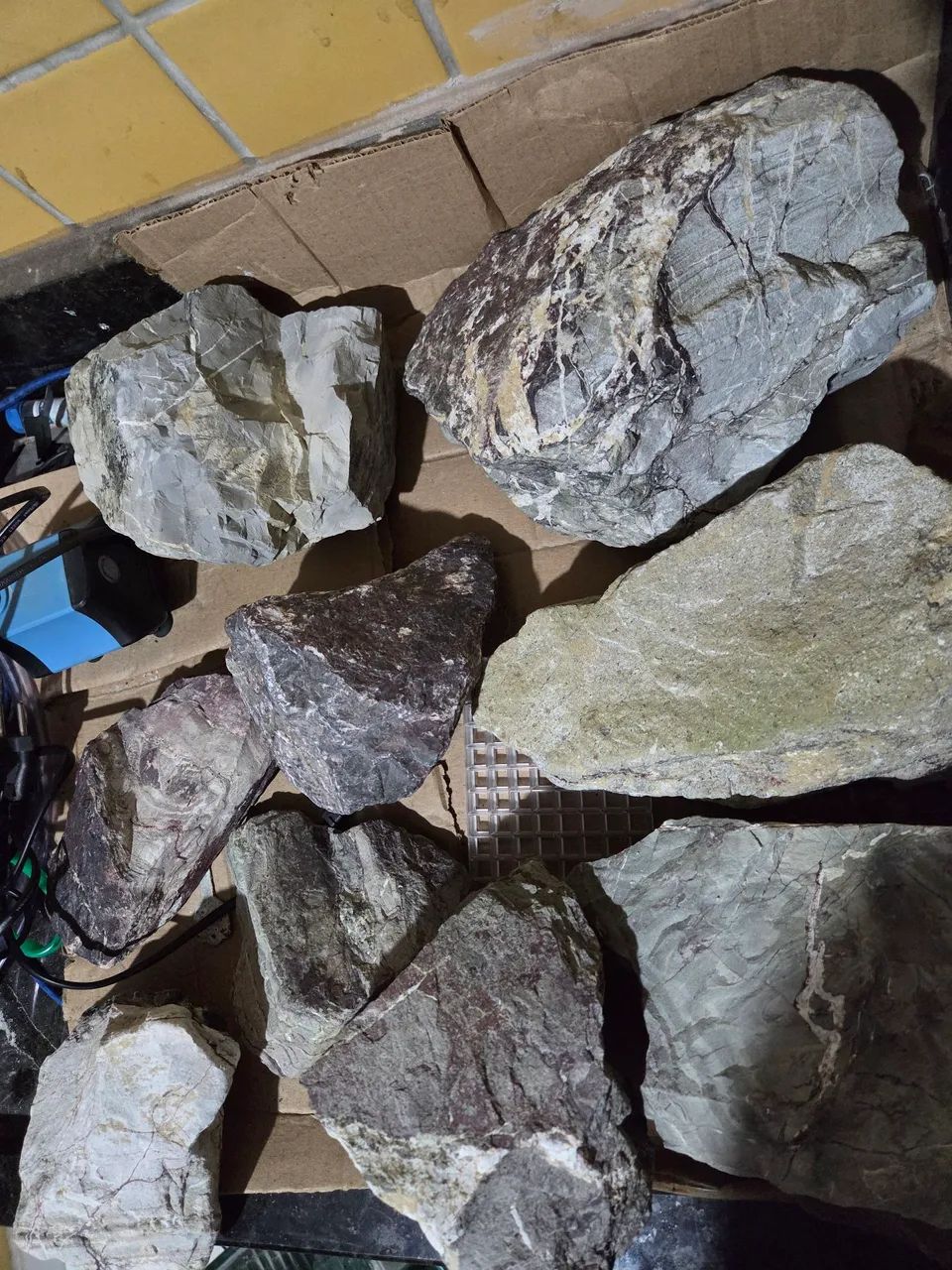 Aquário completo 140 Litros (C=80xAlt=50xP=35) + móvel c/ acab. vidro preto - Foto 4