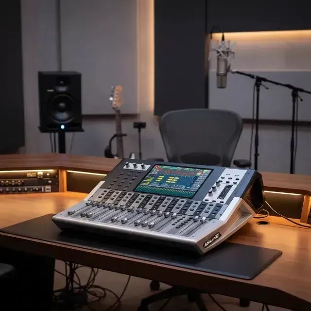 Mesa De Som Digital Duonn Atrium 32 Canais - Aparelhos de Som