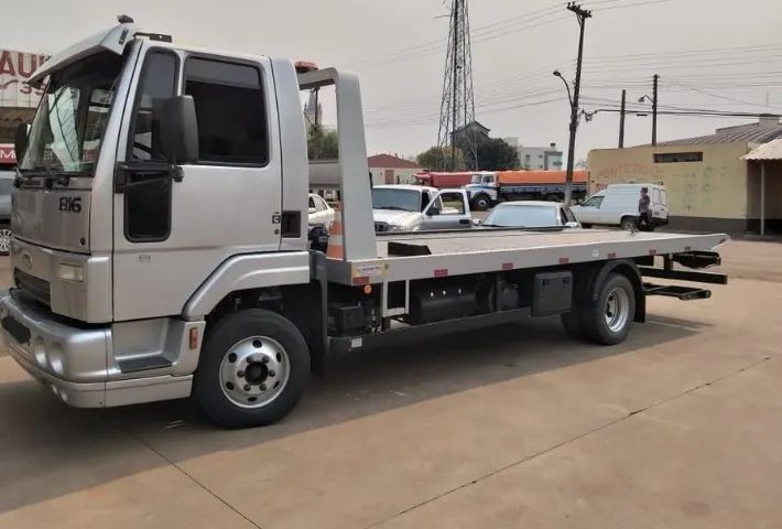 Ford Cargo Guincho plataforma com Asa Delta
