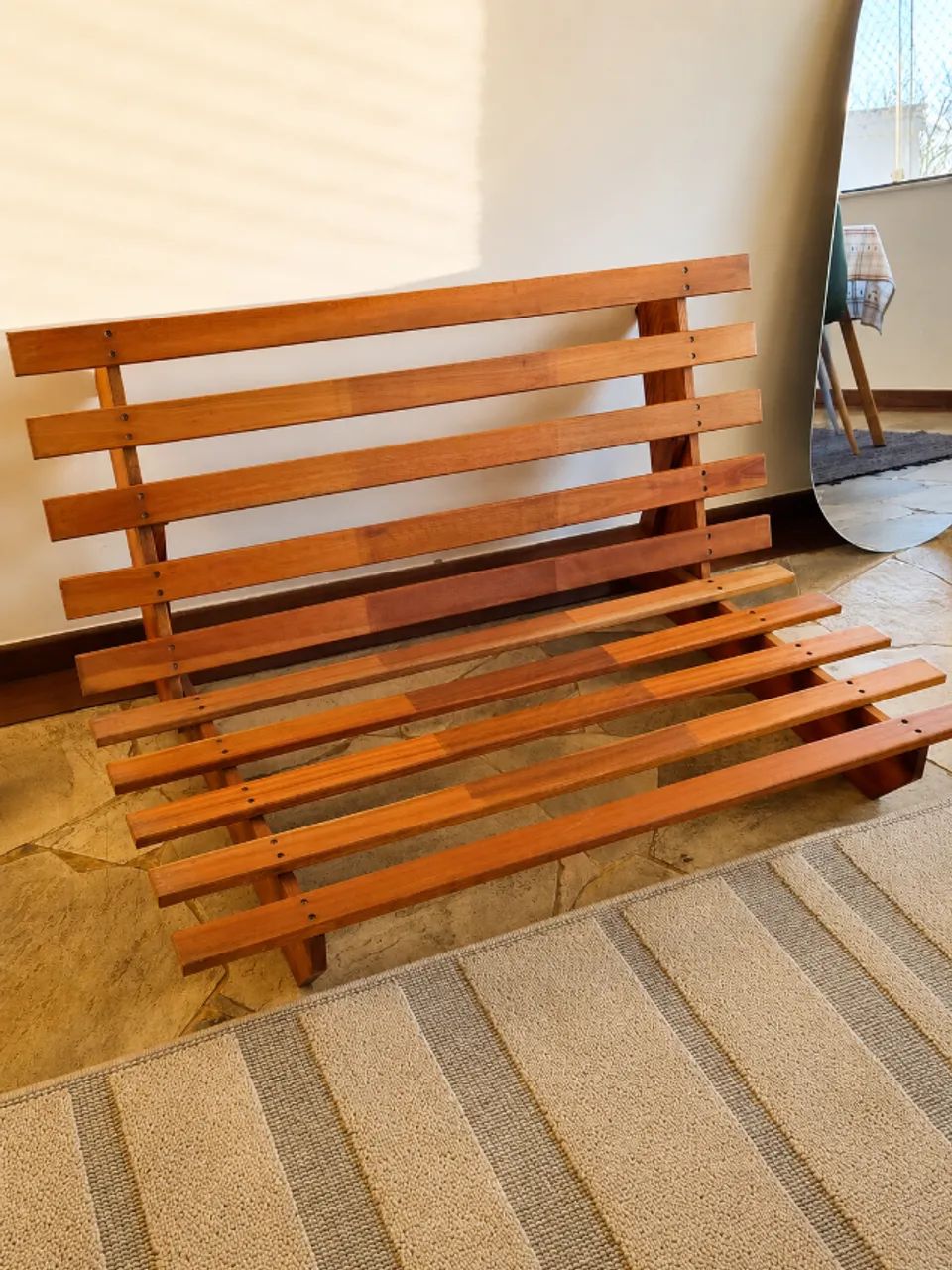 Futon de madeira 2 lugares - excelente estado - Foto 4