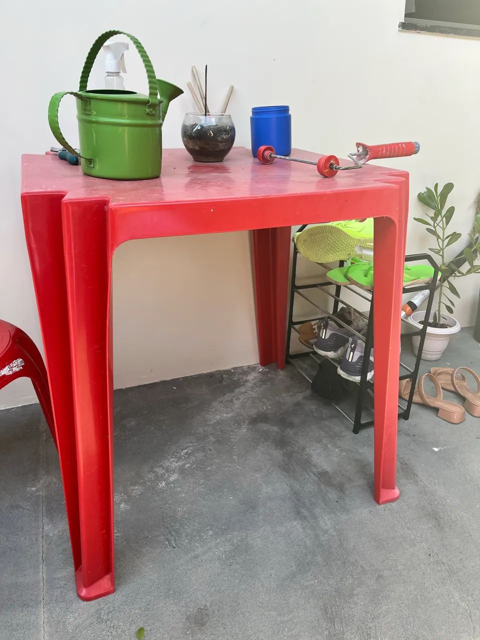 Mesa de plástico vermelha com 2 cadeiras  - Foto 3