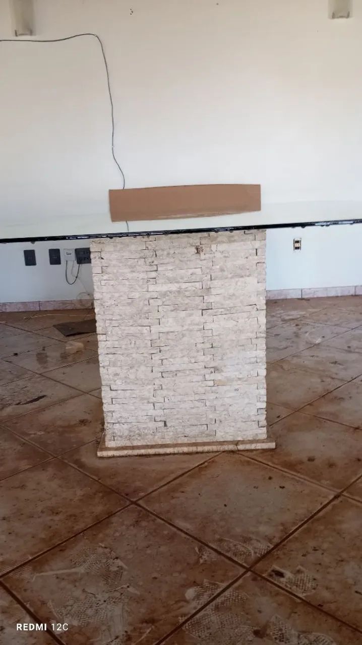 Mesa com tapão de vidro com base em mármore travertino  - Foto 4